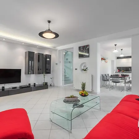 Bella, With Heated Pool Villa *