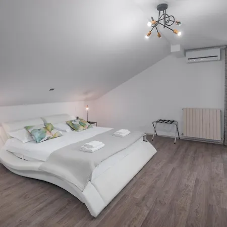 Bella, With Heated Pool Villa