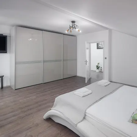 Bella, With Heated Pool Cerovlje