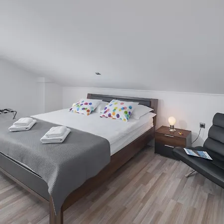 Villa Bella, With Heated Pool Cerovlje