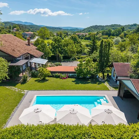 Bella, With Heated Pool Cerovlje