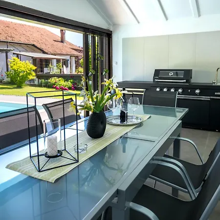 Βίλα Bella, With Heated Pool *
