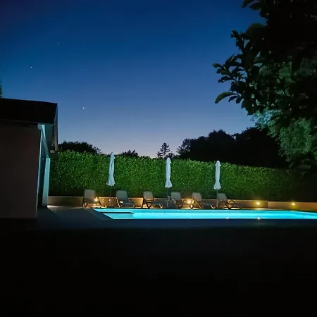 Bella, With Heated Pool Βίλα