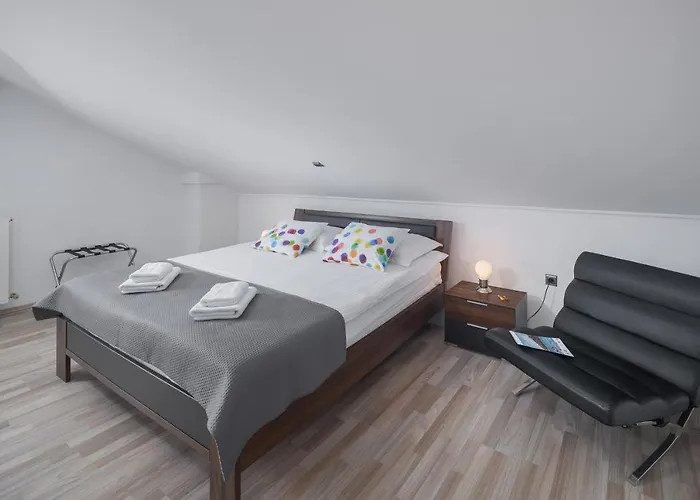 Villa Bella, With Heated Pool Cerovlje