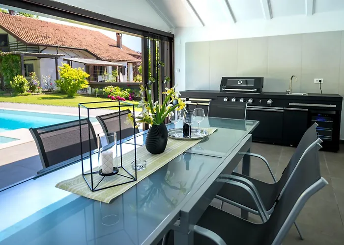 Villa Bella, With Heated Pool *