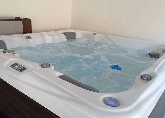 Bella, With Heated Pool Βίλα