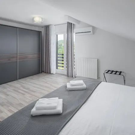 Bella, With Heated Pool * Cerovlje