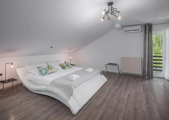 Bella, With Heated Pool Villa