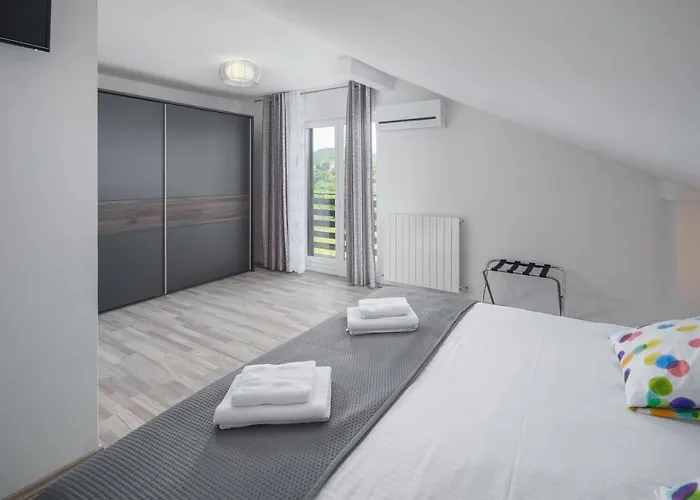 Bella, With Heated Pool * Cerovlje