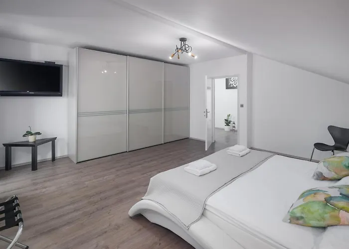 Bella, With Heated Pool Cerovlje