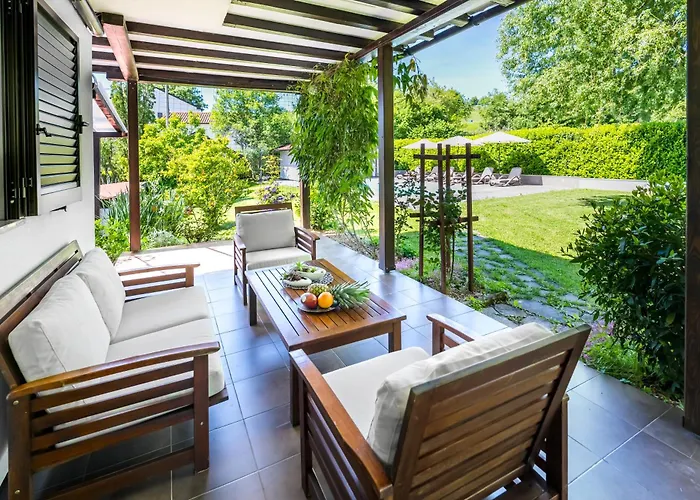 Bella, With Heated Pool Villa Cerovlje