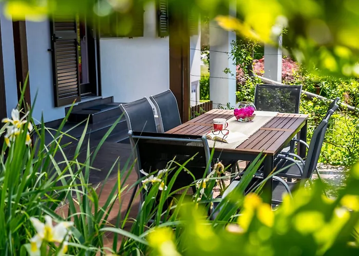 Bella, With Heated Pool Vila *